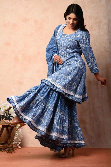 Sarara Dress Design, Sharara Designs Simple, Peplum Kurti, Long Skirt Top Designs, Gharara Designs, Sharara Designs, Simple Kurta Designs, Cotton Kurti Designs