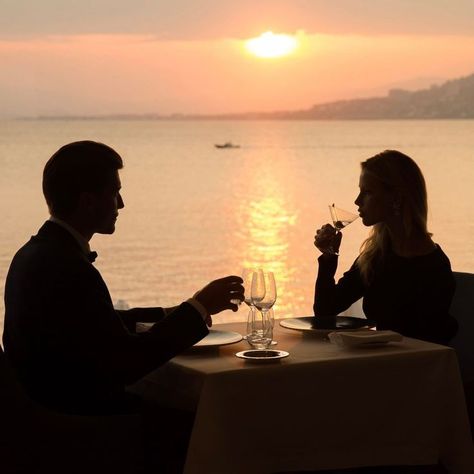 Cheer Couples, Dinner Couple, Sunset Restaurant, Couples Dinner, Restaurant Aesthetic, Dinner Cruise, Billionaire Lifestyle, French Riviera, The Sunset