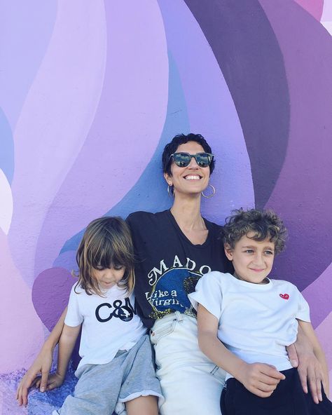 Yasmin Sewell with her sons. Photo: @yasminsewell/Instagram Yasmin Sewell Hair, Yasmin Sewell Style, Yasmin Sewell, Rufus Sewell, Style Star, Curly Hair Cuts, She Loves, About Fashion, Star Fashion