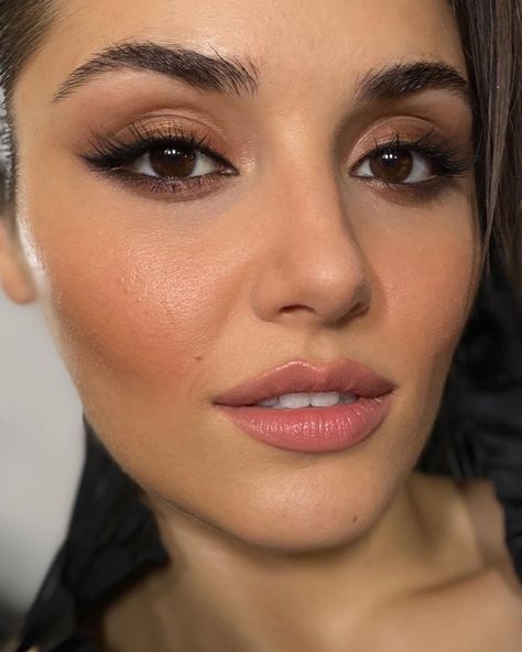 Hande Erçel Makeup, Makeup Pictorial, Smink Inspiration, Edgy Short Hair, Makeup Eye Looks, Makeup Looks Tutorial, Eyeliner Looks, Makeup Makeover, Hande Ercel