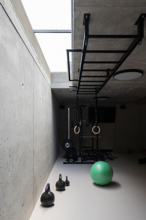 Home Pilates Studio, Terrace House Design, Gym Design Interior, Basement Gym, Gym Room At Home, Gym Interior, House Fashion, Modern Residence, Basement House