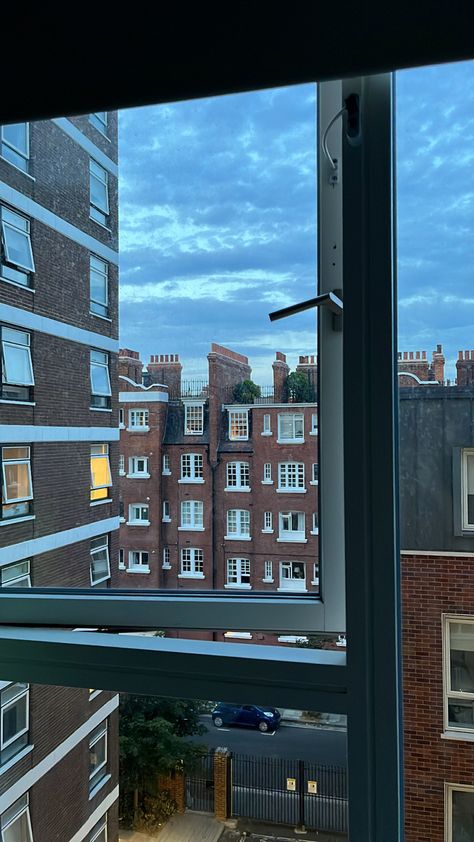 Good Morning Window View, London View Aesthetic, London Hotel Snapchat, House London Aesthetic, Apartment London Aesthetic, London Snapchat Stories Morning, England Apartment Aesthetic, Life In Uk Aesthetic, Uk Flat Aesthetic