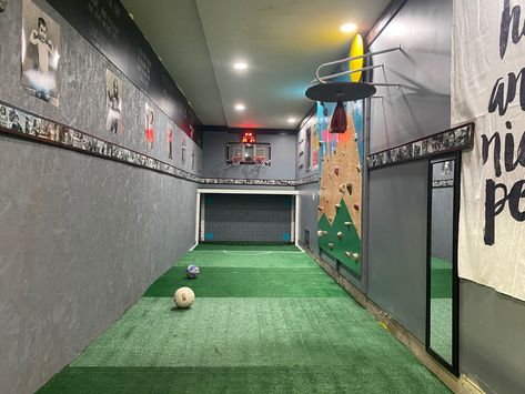 Indoor Skatepark Houses, Soccer Turf Basement, Home Soccer Field Indoor, Indoor Play Areas Diy, Small Indoor Skatepark, Turf Basement Ideas, Basement Soccer Field, Basement Sports Room, Soccer Basement