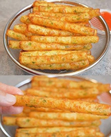 Cheesy Fries Recipe, Crispy Potato Sticks, French Fries At Home, Garlic Parmesan Fries, Cheesy Fries, Parmesan Fries, Yummy Fries, Potato Sticks, Crispy French Fries