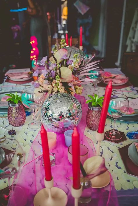 Neon Disco Wedding, Rave Wedding Ideas, Electric Disco Wedding, Disco Wedding Table, Funky Wedding Decor, Birthday Ideas Balloons, Campy Wedding, Disco Wedding Reception, Eclectic Wedding Decor