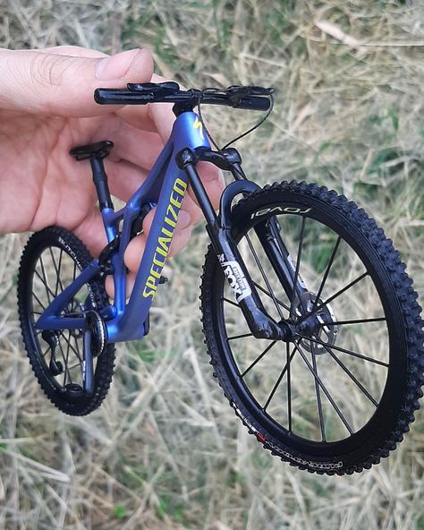 Specialized full suspension mountain bike - Scale Model 1/8 Mountain Bike Action, Specialized Stumpjumper, Exotic Pet, Gym Wallpaper, Full Suspension Mountain Bike, Tech Deck, Mtb Bike Mountain, Bike Repair, Funny Blogs