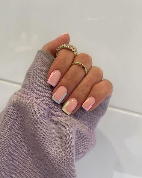 𝗛𝗮𝗻𝗱 𝗣𝗮𝗶𝗻𝘁𝗲𝗱 𝗡𝗮𝗶𝗹 𝗔𝗿𝘁𝗶𝘀𝘁 on Instagram: “Pastel ombré lovinnnn 🌈 @glossifyofficial naturabuild nude, coral, keylime, minted, capri, lavender, glossify 🤍 #pastelombre…” Nails For France, 23 Nails, Biab Nails, Abstract Nail Art, Beauty Care Routine, Pastel Nails, French Tips, Nails 2024, Nail Art Summer