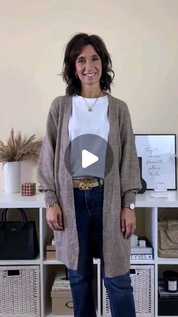 Carla Madureira on Instagram: "✅️Now you can wear your cardigan differently. 
It is like a new way to weather it. 
✅️Looks like you have a different cardigan, and it is stylish compared to the usual way to wear it!!🧥👍

Try it and let us know how better it looks!

Follow for more!!!!

#letsmakeez #easyliving #hacks #homehacks #style #stylish #stylishlook" How To Wear A Long Cardigan, Clothes Tricks, Dressing Hacks, Tying Scarves, Sweater Hacks, Cardigan Ideas, Shirt Hacks, Mode Tips, Scarf Tie