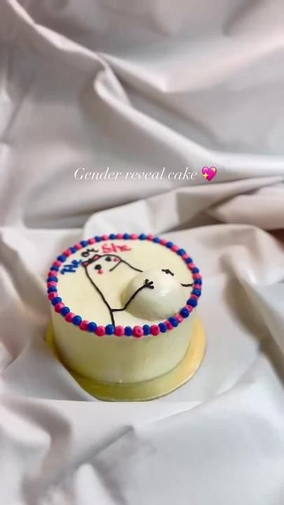 Best Gender Reveal, Chocolate Cake Designs, Elegant Birthday Cakes, Gourmet Desserts, Creative Birthday Cakes, Gender Reveal Cake, Easy Snack Recipes, Clay Food, Food Recepie