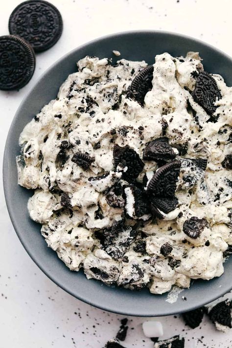 Oreo Fluff Dessert Salad Oreo Cookie Salad, Oreo Salad, Oreo Fluff Dessert, Oreo Bites, Cookie Salad, Oreo Fluff, Oreo Desserts, Salad Cream, Oreo Flavors