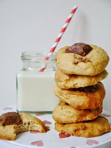 Banoffee Cookies, Milk Cookies Recipe, Dairy Milk Caramel, Millionaire Shortbread, Caramel Bits, Pie Cookies, Banoffee Pie, Cookie Party, Milk Cookies