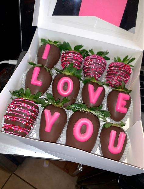 Valenties Day I Love You Chocolate Covered Strawberries Valentine Chocolate Covered Strawberries, Chocolate San Valentin, Covered Strawberries Bouquet, Strawberries Bouquet, Valentine Strawberries, Strawberry Ideas, Chocolate Covered Strawberry Recipe, Strawberry Box, Chocolate Covered Strawberries Bouquet