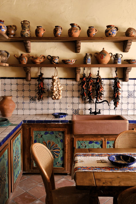 Mexican Inspired Design and Decor Western Inspired Decor, Mexican Cottagecore, Hacienda Style Homes Mexican Kitchen, Mexican Kitchen Decor Modern, Mexican House Aesthetic, Mexican Modernism Interior, Mexican Kitchen Decor Ideas, Mexican Kitchen Ideas, Rustic Mexican Home Decor