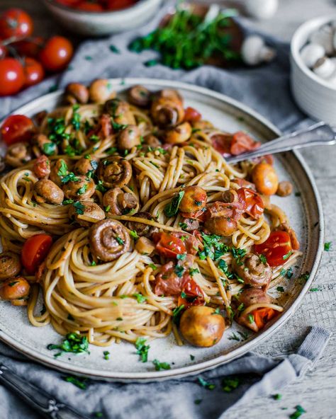 Mushroom And Tomato Pasta, Tomato Mushroom Pasta, Mushroom Tomato, Pasta Food Recipes, Recipe For One, Cold Pasta, Pasta Food, Mushroom Pasta, Tomato Pasta