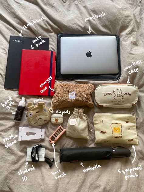 What's In My Uni Bag, College Bag Essentials Student, Whats In My Bag Uni Student, What's In My College Bag, Bags For University Students, What’s In My Bag For College, Whats In My Uni Bag, Uni Must Haves, Uni Bag Ideas