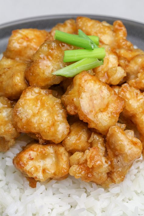 Crispy Honey Chicken PF Changs Copycat - Bad Batch Baking - Restaurant Copycat Recipes & Family Favorites Crispy Honey Chicken Recipe, Pf Changs Copycat, Crispy Honey Chicken, Restaurant Copycat Recipes, Honey Chicken Recipe, Restaurant Recipes Famous, Batch Baking, Restaurant Copycat, Pf Changs