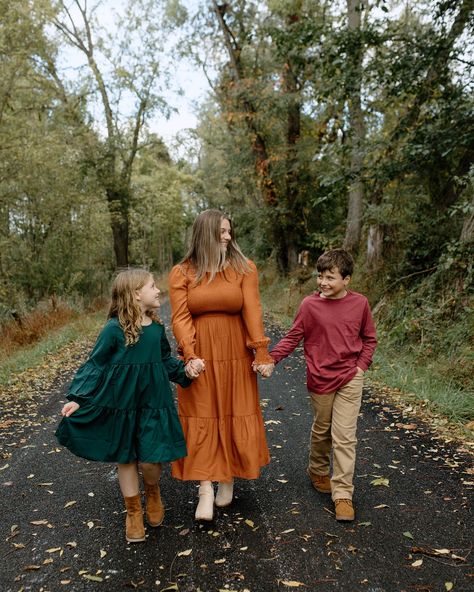 Family fall photos 🍂 #familyfallphotos #marylandfamilyphotographer #spookyseason #pumpkinspice #fallcolors #familyphotographer Family Fall Photos, 2024 Photo, Fall Family Photo Outfits, Mom Fall, Fall Family Photos, Family Photo Outfits, Fall Family, Fall Photos, Single Mom