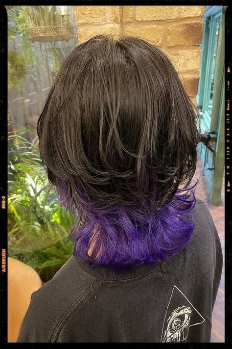 Purple Wolfcut Hair, Wolf Cut Purple Hair, Wolf Cut Peekaboo Hair, Wolf Cut Hair Dye, Peekaboo Wolfcut, Wolf Cut Hair Color Ideas, Colored Wolf Cut, Wolf Cut Colored Hair, Wolf Cut Hair Color