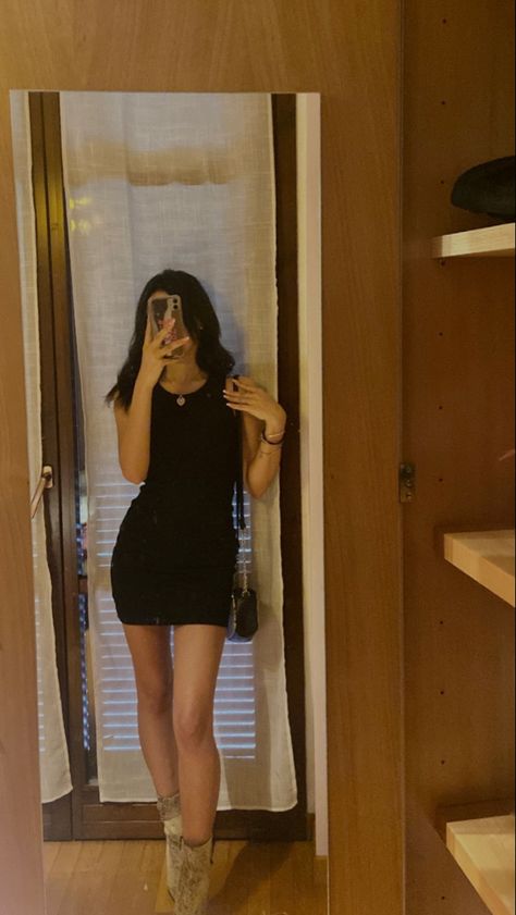 Mirror Selfie Poses In Dress, Standing Mirror Selfie Poses, Mirror Selfie Standing, Mirror Selfie Dress Outfit, Outfit Selfie From Above, Girl Mirror Sefile, Indian Girl Mirror Sefile, Girl Mirror Sefile Aesthetic, Indian Mirror Selfie