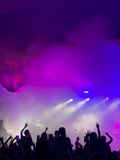 instagram/ @mariaselkey #mgk #concert Mgk Concert, Vision Bored, Colson Baker, The Kid, My Aesthetic, Concert, Quick Saves, Instagram