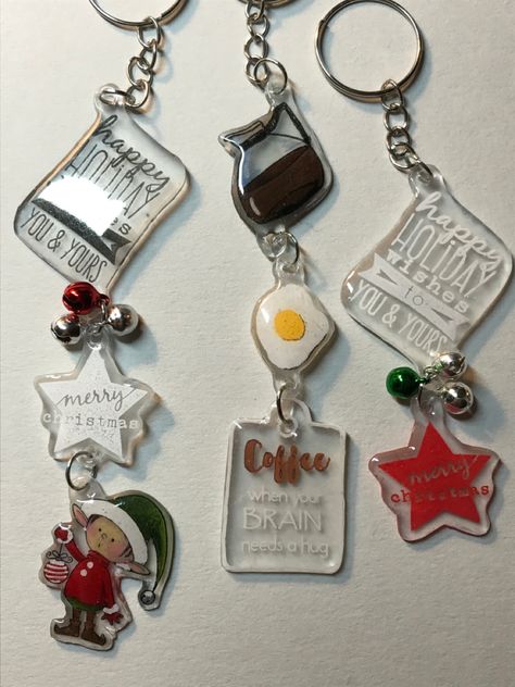 Plastic Charms Diy, Plastic Shrink Keychain, Shrinking Plastic Keychain, Shrink Sheet Crafts, Shrink Plastic Bookmark, Shrink Sheets Ideas, Shrink Paper Crafts, Shrinking Paper Ideas, Shrink Plastic Christmas