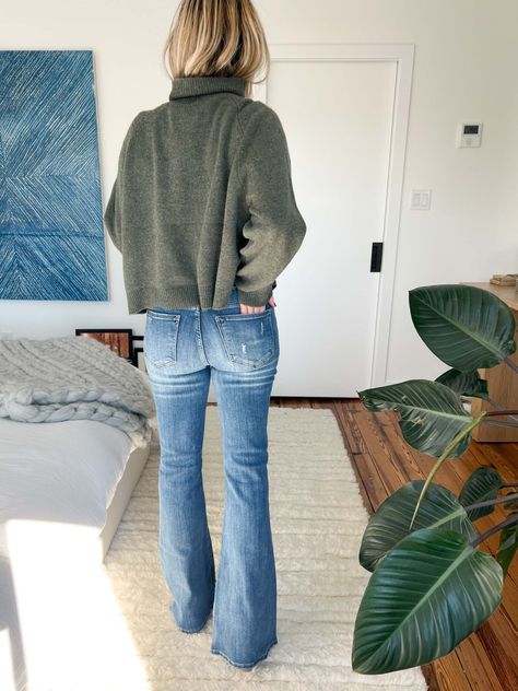 Risen Jeans Are My New Mother Denim Dupes - The Mom Edit Womens Jeans Fall 2023, Style For Fall 2024, Hoc Dramatic Natural, Flare Jean Casual Outfit, Kick Jeans Outfits, Risen Brand Jeans, Best Bootcut Jeans For Women, Best Jeans For Women 2023, Jeans For Winter For Women