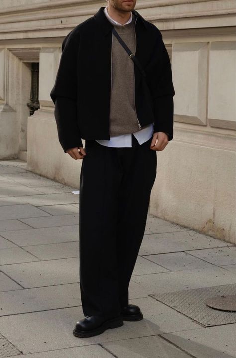 Minimal Winter Outfit Men, University Aesthetic Outfit Men, Smart Casual Men Aesthetic, Men In All Black, University Outfit Men, Office Attire Men, Office Outfit Men, Business Casual Men Work, Mens Work Outfits