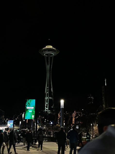 #spaceneedle #seattle #downtown #aesthetic #nightlife Seattle Aesthetic, Downtown Seattle, Seattle Washington, Space Needle, City Life, Seattle, Washington, Night Life