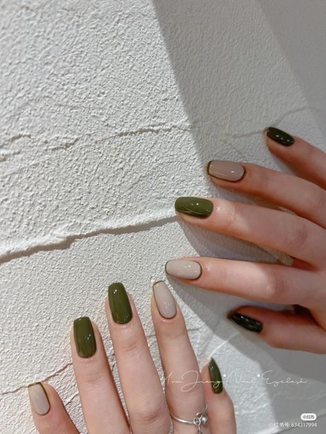 Green Gel Nails Ideas, Obx Jj, Nail Art 2023, Olive Nails, Minimal Nails Art, Hello Nails, Jj Maybank, Subtle Nails, Nagel Tips