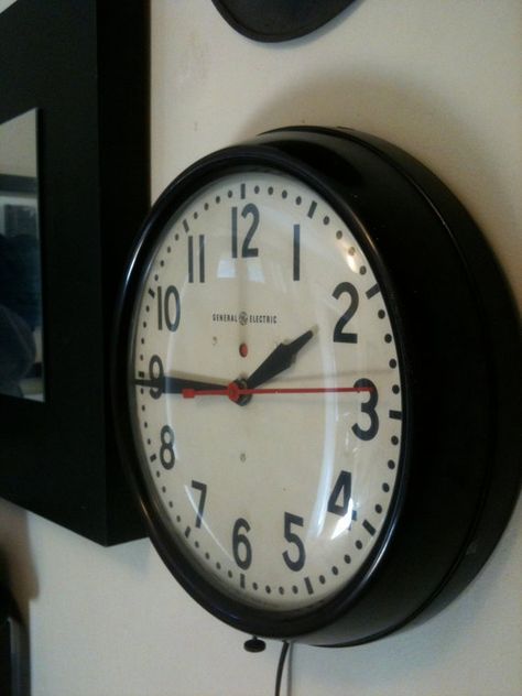 GE School Clock - I couldn't wait until it hit 3 every day! Childhood Things, Makeup Ads, Fun Memories, Childhood Days, School Memories, Prep School, Vintage Makeup, Vintage Memory, I Remember When