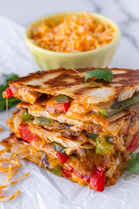 The best Chicken Quesadillas! Made with seasoning chicken, bell peppers, onions, lots of shredded cheese on flour tortillas. These chicken quesadillas are the best. Chicken Bell Peppers, Slow Cooker Venison, Chicken Quesadilla Recipe, Mexican Meals, Chicken Slices, Chicken Breast Seasoning, Quesadilla Recipes, Chicken Quesadillas, Sauteed Veggies