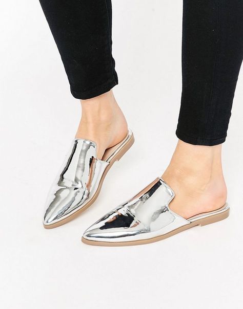 This pair of pointed metallic silver flat mules are a must-have for your shoe collection. Mule Shoes Outfit, Silver Loafers, Flats For Women, Pointed Flats, Wedges Sandals, Pointy Toe Flats, Flat Mules, Loafer Mules, Prom Shoes