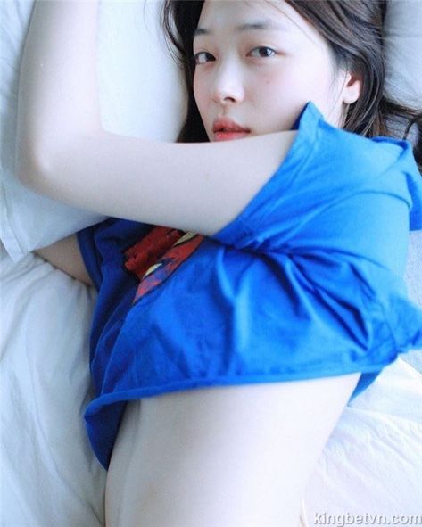 hourly sulli ♡ on Twitter: "… " Sulli Kpop, Princess Peaches, Sulli Choi, Choi Jin, Cover Magazine, Brave Girl, Vitamin K, My Princess, Photo Set