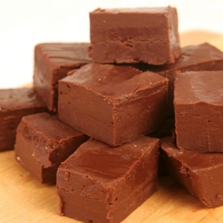 Mashed Potato Fudge Recipe - (4.7/5) Slow Cooker Fudge, Marshmallow Fudge, Chocolate Peanut Butter Fudge, Sea Salt Chocolate, Fudge Recipes Chocolate, Chocolate Marshmallows, Salted Chocolate, Peanut Butter Fudge, Homemade Candies