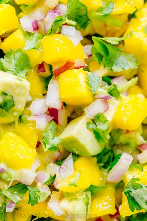 This easy 5 ingredient mango salsa with avocado hits your taste buds in all the right spots; sweet, savory, tangy and fresh. Salsa With Avocado, Easy Mango Salsa Recipe, Fresh Mango Salsa Recipe, Tacos Chicken, Mango Salsa Recipe, Fresh Mango Salsa, Avocado Salsa Recipe, Slow Cooker Barbacoa, Caviar Recipes