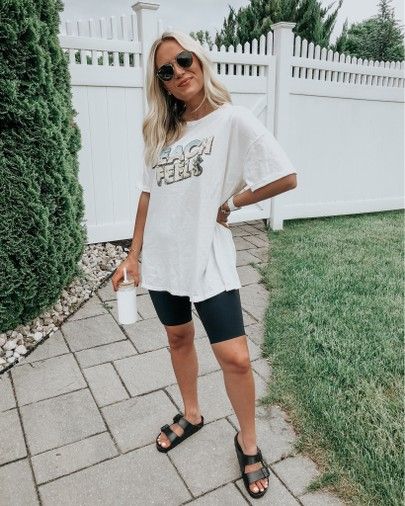 Oversized tee with biker shorts and Birkenstock sandals @liketoknow.it http://liketk.it/2Q04Z #liketkit #LTKshoecrush #LTKstyletip #StayHomeWithLTK Outfit Biker Shorts, Cute Biker Shorts, Biker Shorts Outfits, Outfit Biker, Chic Airport Outfit, Fashion Style Women, Birkenstock Outfit, Biker Shorts Outfit, Shorts Outfits