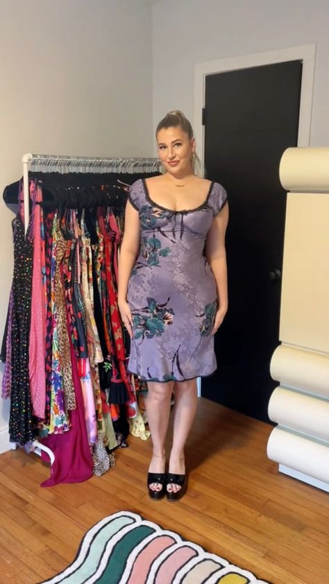 Casu Dress, Betsey Johnson 90s Runway, Betsey Johnson Milkmaid Dress, Betsey Johnson Velvet Dress, Vintage Betsey Johnson Runway, Plus Size Aesthetic Outfits, Betsey Johnson 1997 Fw, Vintage Betsey Johnson, Effortlessly Chic Outfits