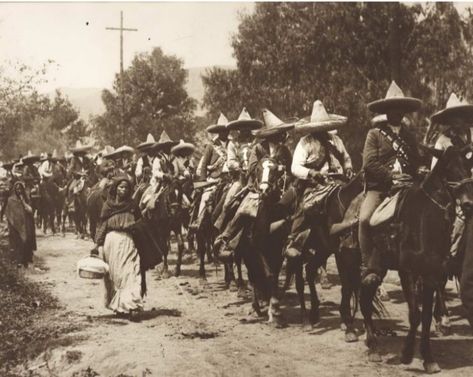 “El Ejército Libertador del Sur fue un grupo armado formado y liderado por Emiliano Zapata que participó en la Revolución Mexicana [1910 a 1920]”. El grupo se formó en el estado de Morelos y se les conoce comúnmente como los zapatistas. Agustín Víctor Casasola (mexicano, 1874-1928). En 1920 Casasola fue miembro fundador de la Asociación Mexicana de Fotógrafos de Prensa. Su archivo se encuentra en el Instituto Nacional de Antropología de México. Pics Art, Old Fashioned, Montana, Quick Saves