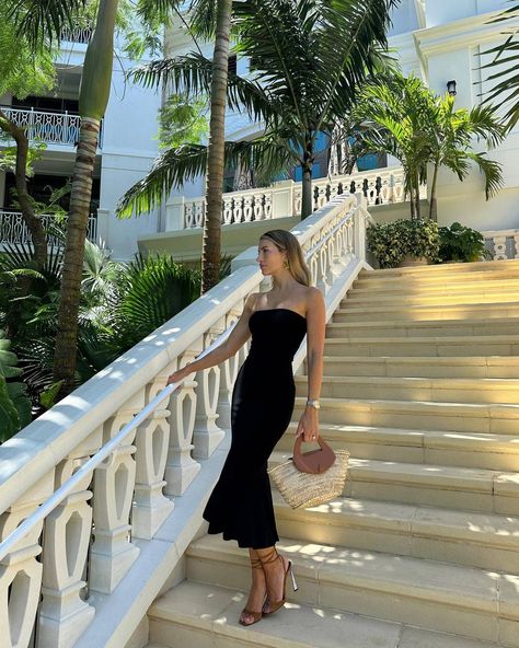 Relaxed Luxury Outfit, Aesthetic Bahamas, Bahamas Beaches, Bahama Vacation, Bahamas Aesthetic, Classy Beach Outfit, Greece Fits, Bahamas Outfit, Cass Dimicco