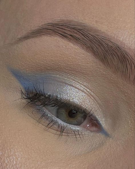 Allura Vysoren, Cinderella Makeup, Prom Makeup For Brown Eyes, Quinceanera Makeup, Silver Eye Makeup, Maquillage On Fleek, Blue Eyeshadow Looks, Grey Makeup, Blue Makeup Looks