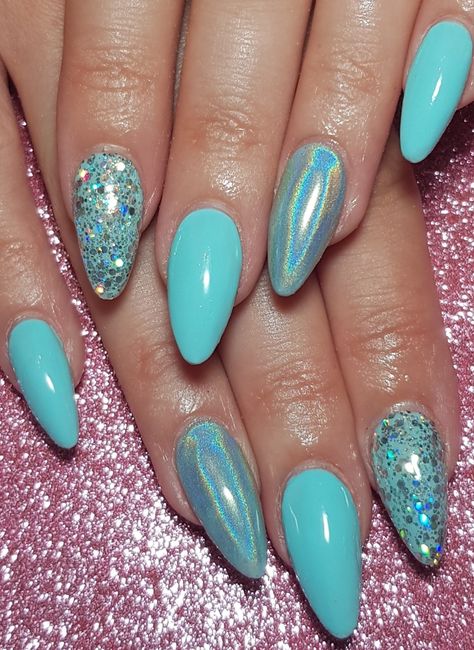 Nail Teal Design, Aqua Green Nail Designs, Teal Nails Sparkle, Trendy Blue Nails Almond, Hylogriphic Nails, Teal Color Nails Turquoise, Blue Chrome And Glitter Nails, Summer Nails Teal Aqua, Beach Nails With Glitter