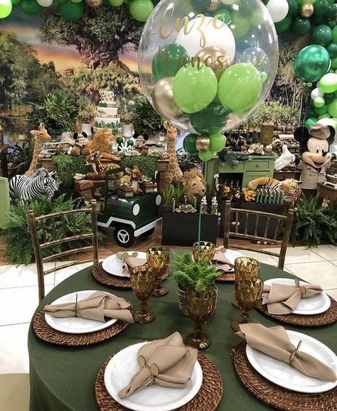 Jungle Theme Table Setting, Mickey Safari Centerpieces, Jungle Baby Shower Theme Decorations, Safari Baby Shower Decorations, Safari Birthday Party Decorations, Safari Baby Shower Boy, Jungle Thema, Lion King Baby Shower, Baby Shower Safari Theme