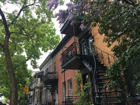 Montreal Apartment, Townhouse Apartments, On A Rainy Day, City Apartment, Montreal Canada, Apartment Inspiration, A Rainy Day, Photo Instagram, Rainy Days