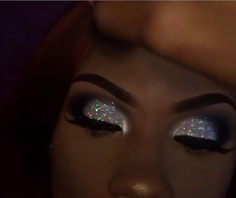 Silver Eyeshadow Looks, Silver Glitter Makeup, Birthday Makeup Looks, Make Your Eyes Pop, Glitter Makeup Looks, Silver Makeup, Silver Eyeshadow, Prom Eye Makeup, Prom Makeup Looks