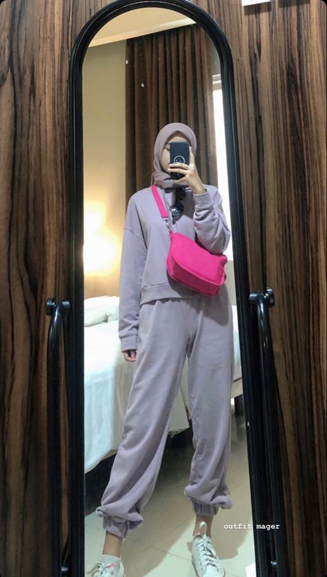 Outfit Jogger Pants Hijab, Outfit Celana, Celana Jogger, Celana Jogger Wanita, Pashmina Style, Outfit Hijab Casual, Jogger Pants Outfit, Outfit Hijab, Ootd Hijab