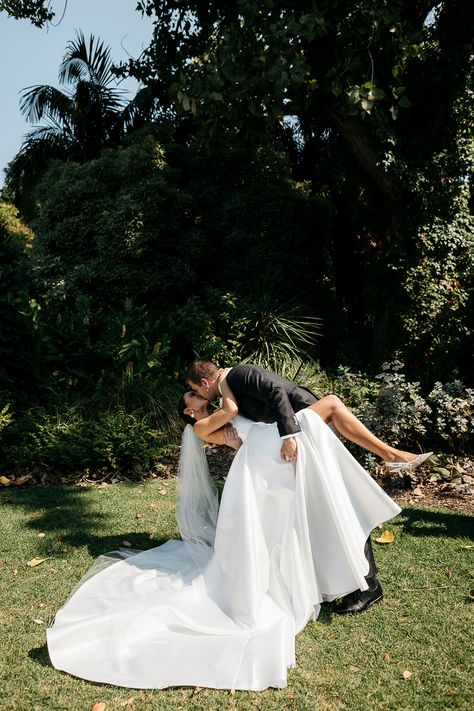 Ball Gown Wedding Dress Poses, Vogue Wedding Photography, Mariana Hardwick, Wedding Photo List, Wedding Shot List, Rose Gown, Wedding Portrait Poses, Wedding Picture Poses, Photos Inspo