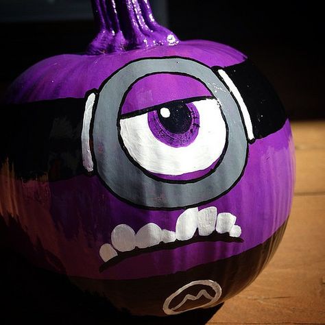 #pumpkins #minion #despicableme | lisa groon | Flickr Purple Minion Pumpkin, Minion Pumpkin Painting, Minion Diy, Costumes Minion, Disney Pumpkin Painting, Purple Minion, Evil Minion, Painted Pumpkin Ideas, Minion Pumpkin