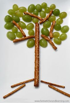 Tree Snack for Kids-Learn about the parts of a tree Snack Easy, Snack For Kids, Thankful Tree, Tree Theme, Tree Study, The Giving Tree, Earth Day Crafts, Preschool Snacks, Edible Crafts