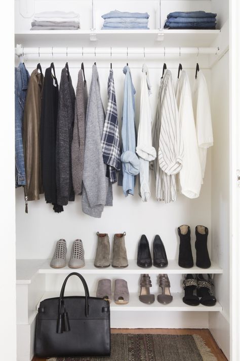 Closet Makeover - Capsule Wardrobe - Shira Gill Home Minimalism Living, Minimalist Dekor, Organized Closet, Tiny Closet, Minimalist Closet, Clothes And Shoes, Closet Goals, Closet Makeover, Closet Inspiration