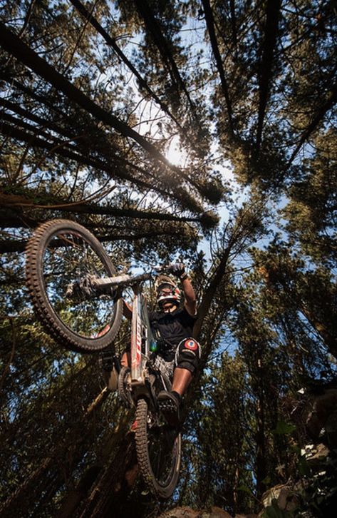 Mountain Biking Photography, Mountain Bike Art, Bike Magazine, Mtb Trails, Cycling Photography, Downhill Mountain Biking, Downhill Bike, Bike Photography, Downhill Mtb